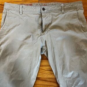 Dockers Men's Light Gray Chinos